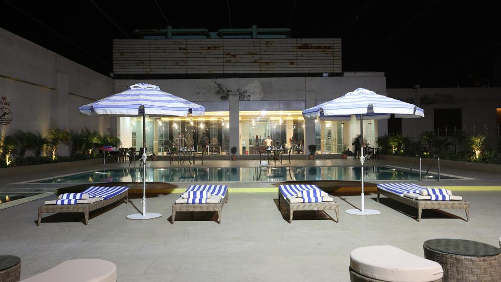 Country Inn & Suites By Radisson, Meerut Exterior photo